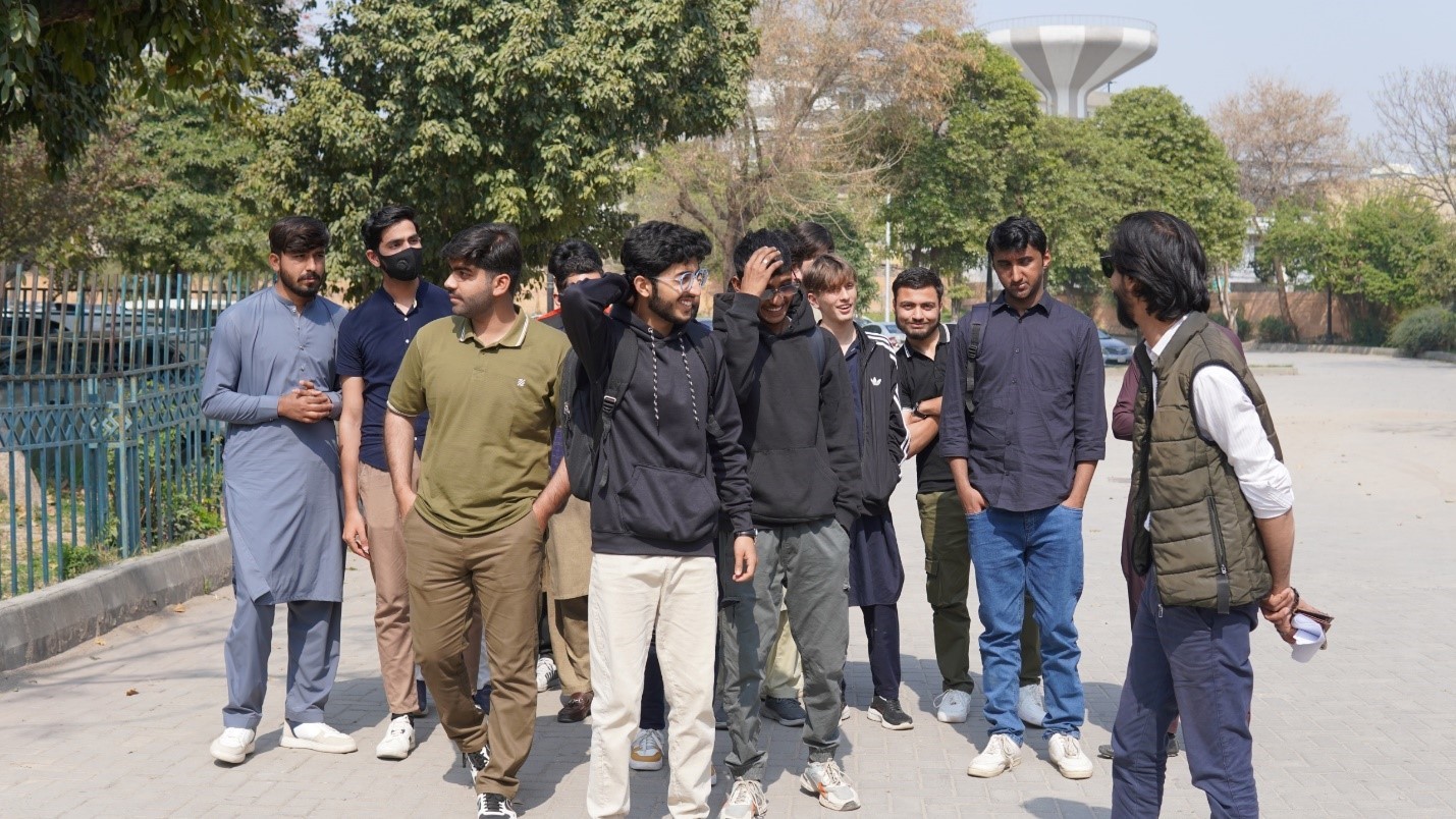 Students walking together on the UOR campus.